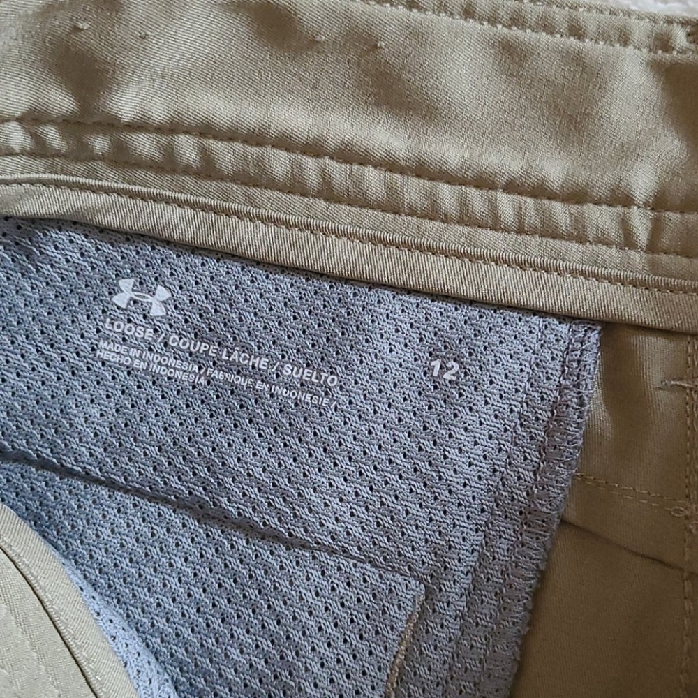 Under Armour Khaki Shorts Size 12 - Picture 4 of 6